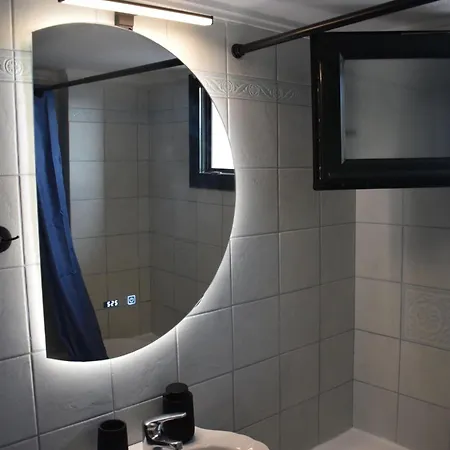 Lux, Seaview, Parking, Panorama - Thearetsouplace, 1g Wifi, Netflix, Cosmote Tv Apartment